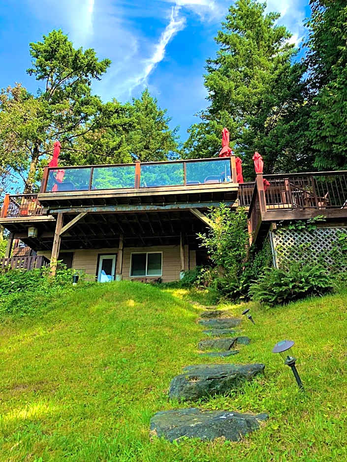 The Fraser River's Edge B&B Lodge