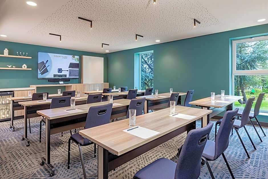 Courtyard by Marriott Paris Charles de Gaulle Central Airport