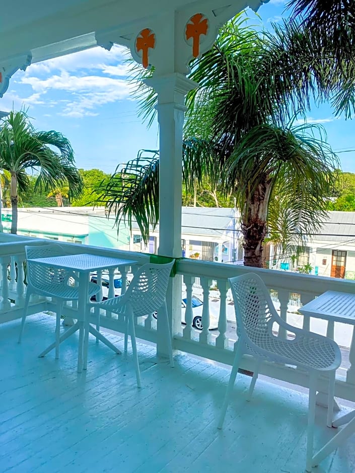 Marreros Guest Mansion - Adult Only
