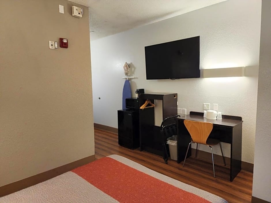 Motel 6-Biloxi, MS - Beach