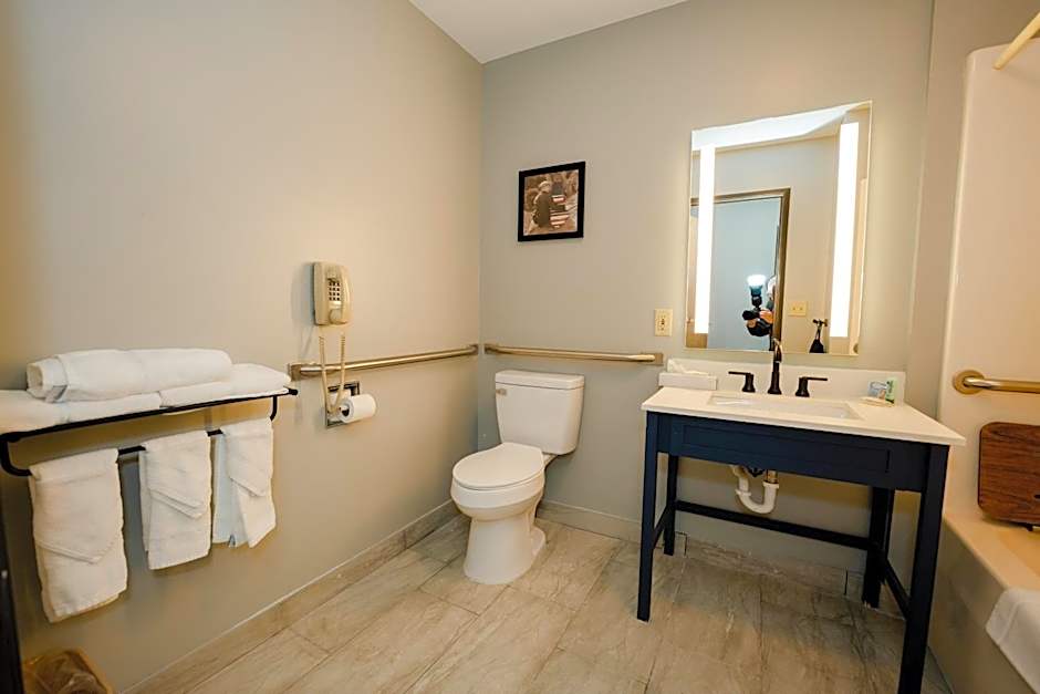 AmericInn by Wyndham Tomahawk