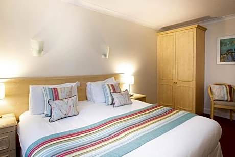 Two-Bedroom Apartment (4 Adults)