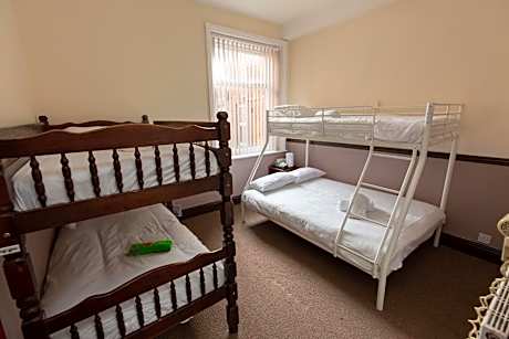 Family Room with Shower (Sleeps 5)