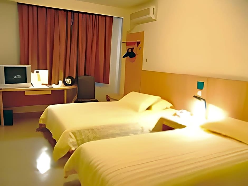 Jinjiang Inn Tianjin Binhai New District Tanggu Metro Station