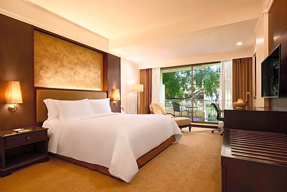 Photo 1 of 5 of Deluxe 1 King Bed