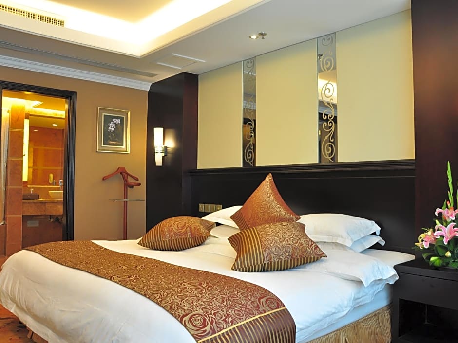 Kunming Green Land Hotel