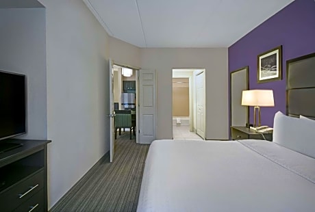 One-Bedroom King Suite - Non-Smoking