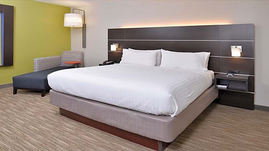Holiday Inn Express & Suites Parkersburg East By IHG