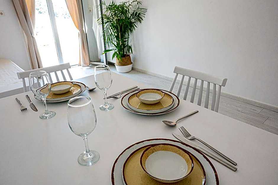 The White Rose Hotel