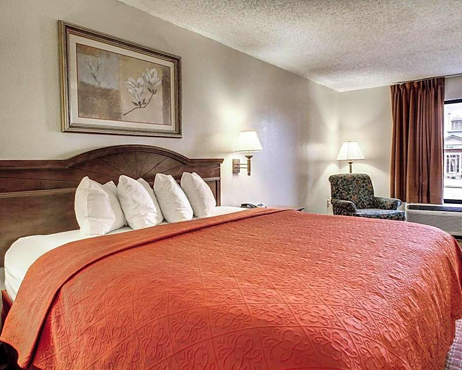 Quality Inn & Suites Clinton - Jackson West