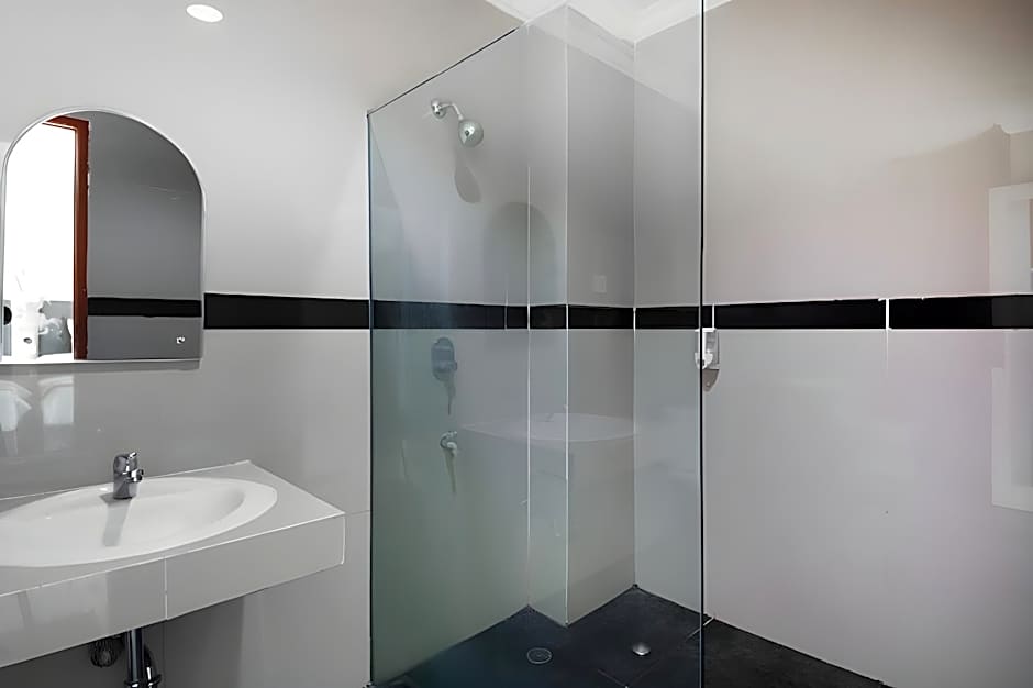 Collection O 3431 Hotel Alpha Bandara