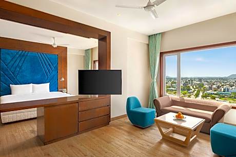 1 King Bed, Executive Suite, Non-Smoking