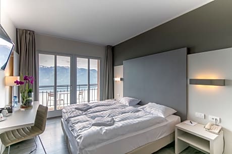 Twin Room with Lake View and Balcony