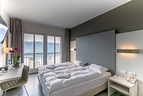 Twin Room with Lake View and Balcony