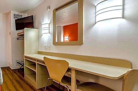 2 FULL BEDS | NON-SMOKING, MICFRIDGE