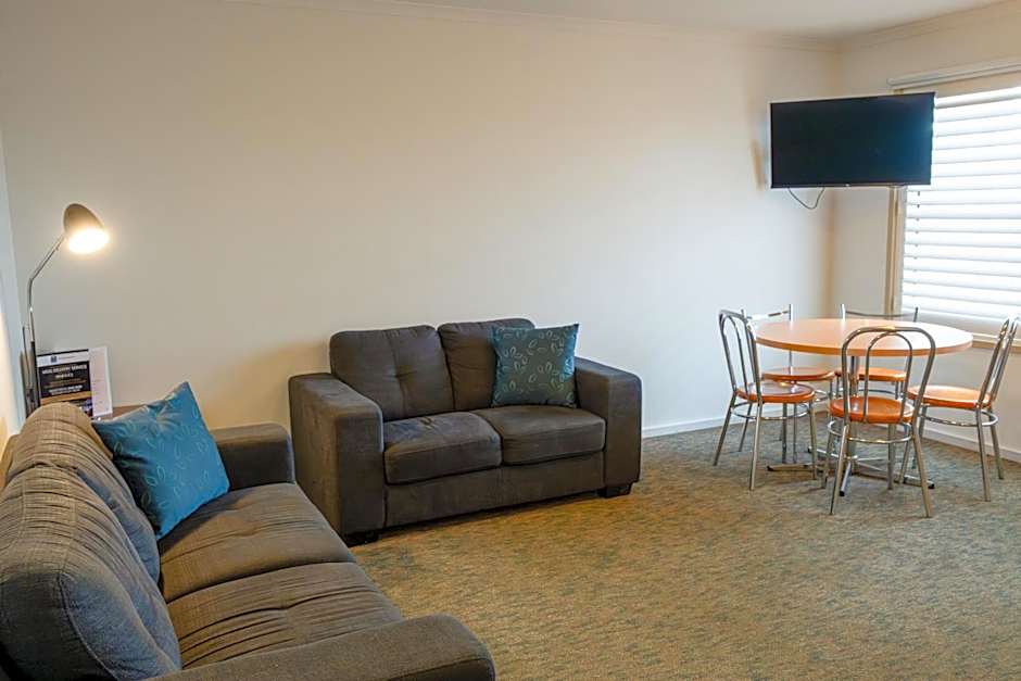 Waves Motel and Apartments formerly Comfort Inn International