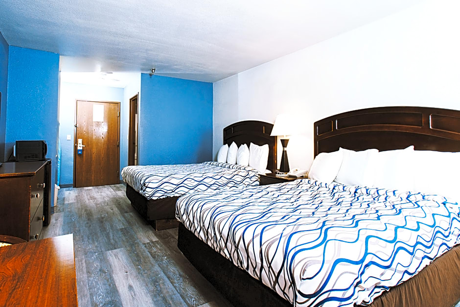 Coratel Inn & Suites By Jasper Park City - Wichita North