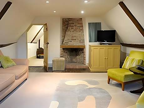 Suite-Luxury-Ensuite with Bath-Garden View-JOHN SUTHERLAND SUITE