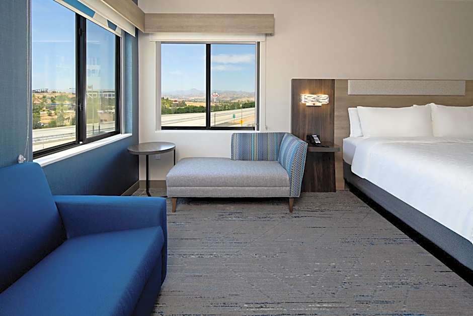 Holiday Inn Express and Suites Valencia - Santa Clarita By IHG