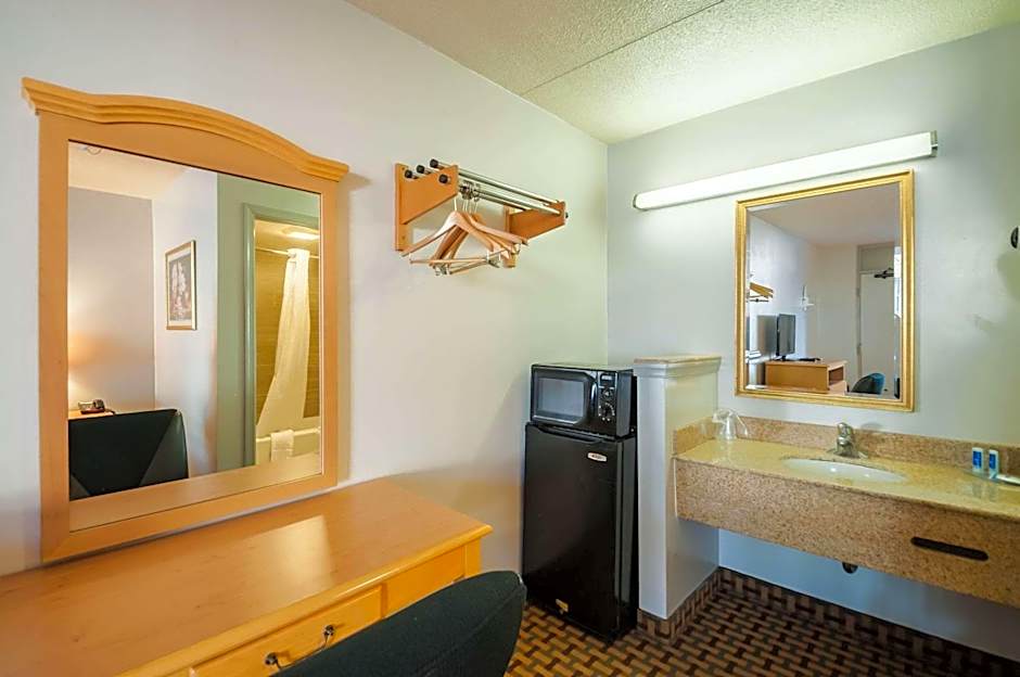 Econo Lodge Elkridge near Arundel Mills