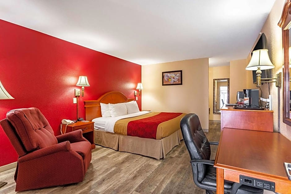 Econo Lodge Inn & Suites Santa Rosa