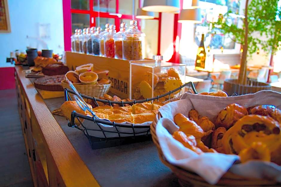 Domaine Riberach - Restaurant étoilé - Spa - Piscine naturelle - Vignoble bio