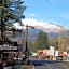 Pine Cabin, 2 Bedrooms, Fireplace, Midtown, Sleeps 6