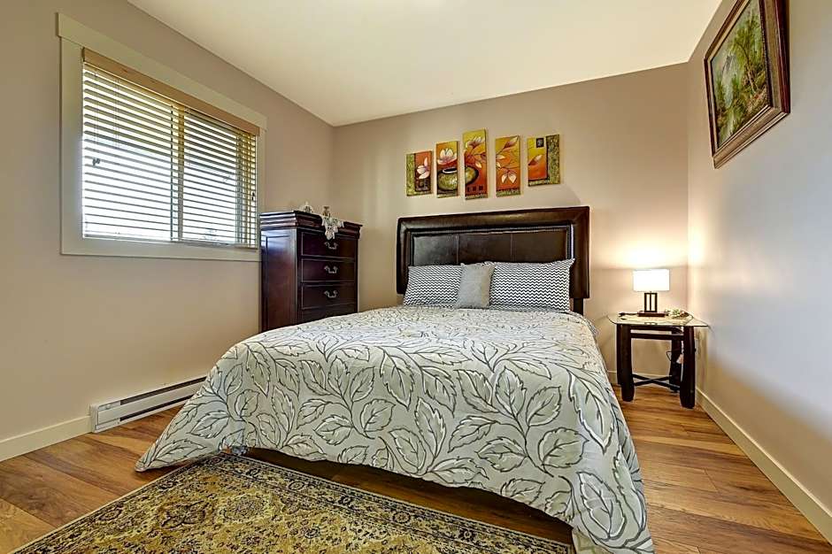 Photo 1 of 25 of Standard 1 Queen Bed