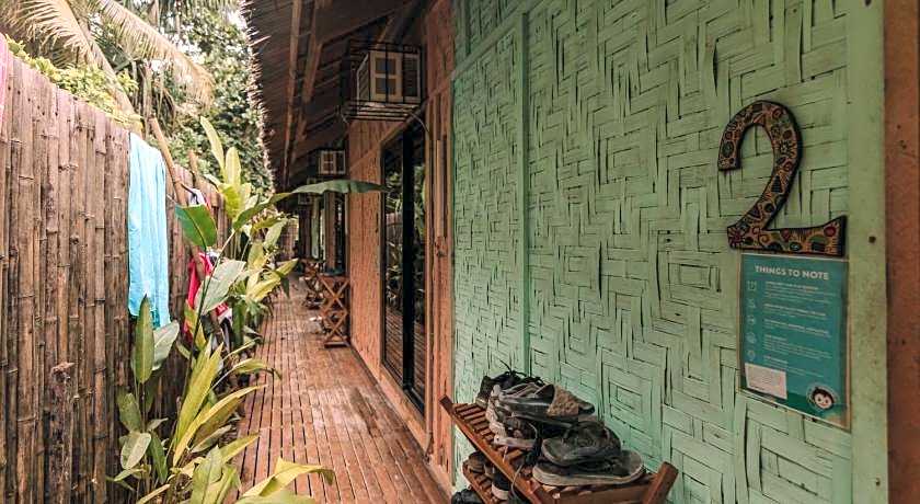 Mad Monkey Hostel Siargao