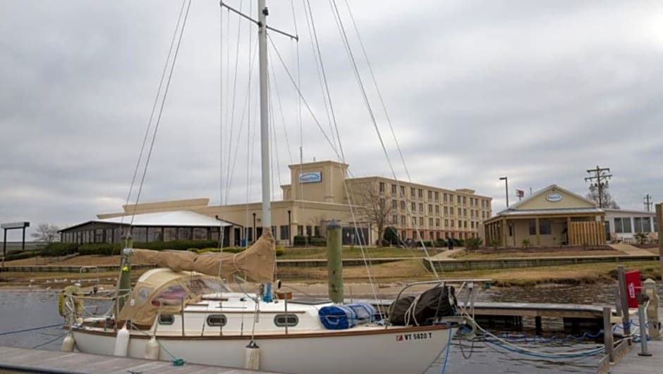 BridgePointe Hotel & Marina
