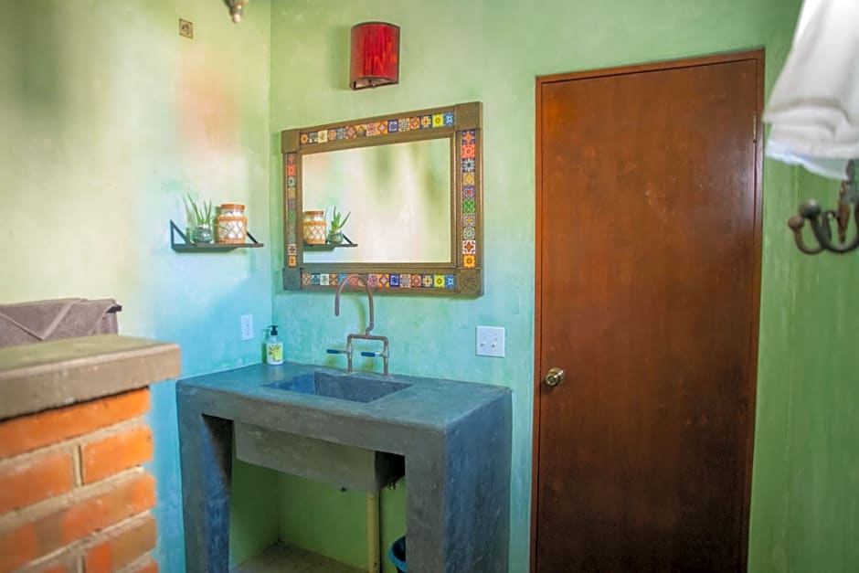 Pure Baja Private Suites-Upscale Property with Infinity Pool and Lush Gardens
