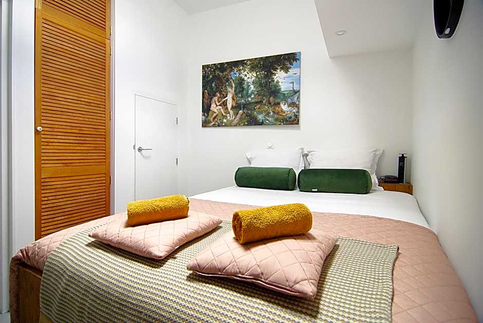 Magnificent houseboat with a stunning view!