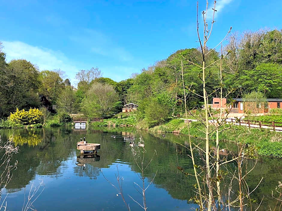 Herons Lake Retreat Hot Tub Lodges