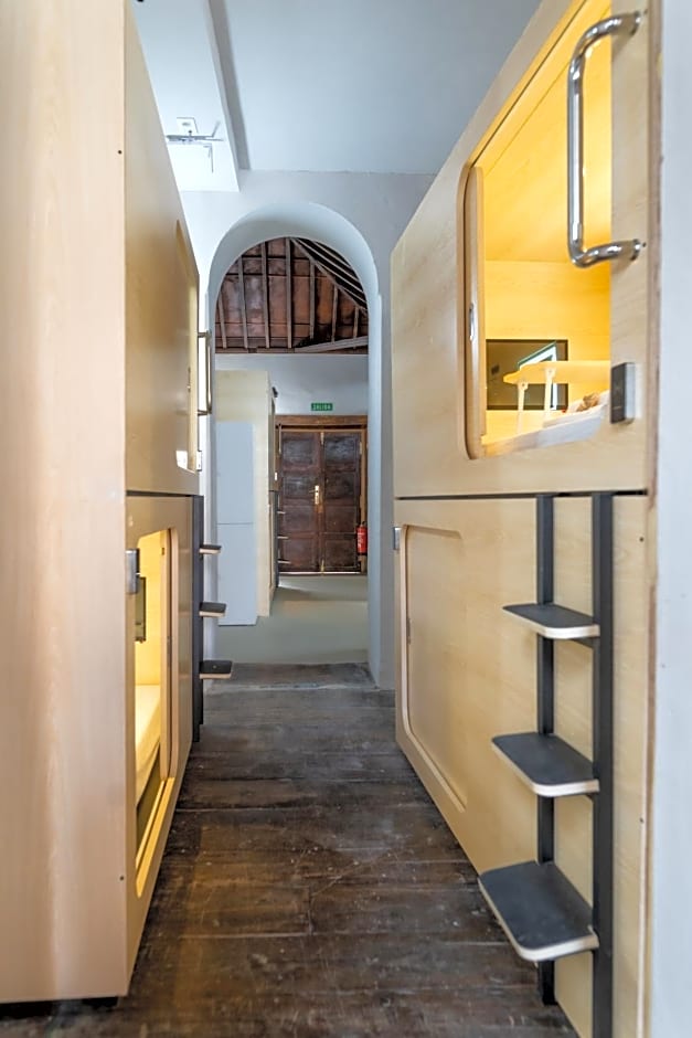 HosteLit, Capsule Hostel