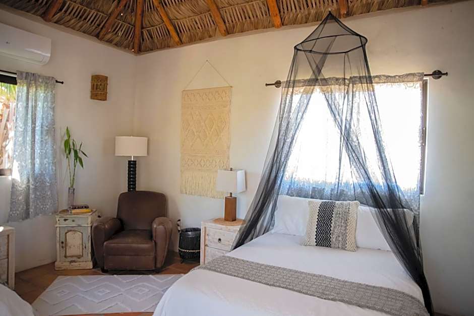 Pure Baja Private Suites-Upscale Property with Infinity Pool and Lush Gardens