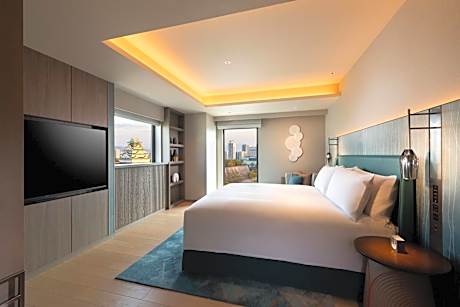 Deluxe King Suite with Castle View