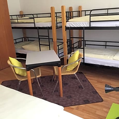 Quintuple Room