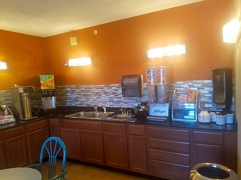 Super 8 by Wyndham Wichita North