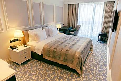 Superior Room with City View