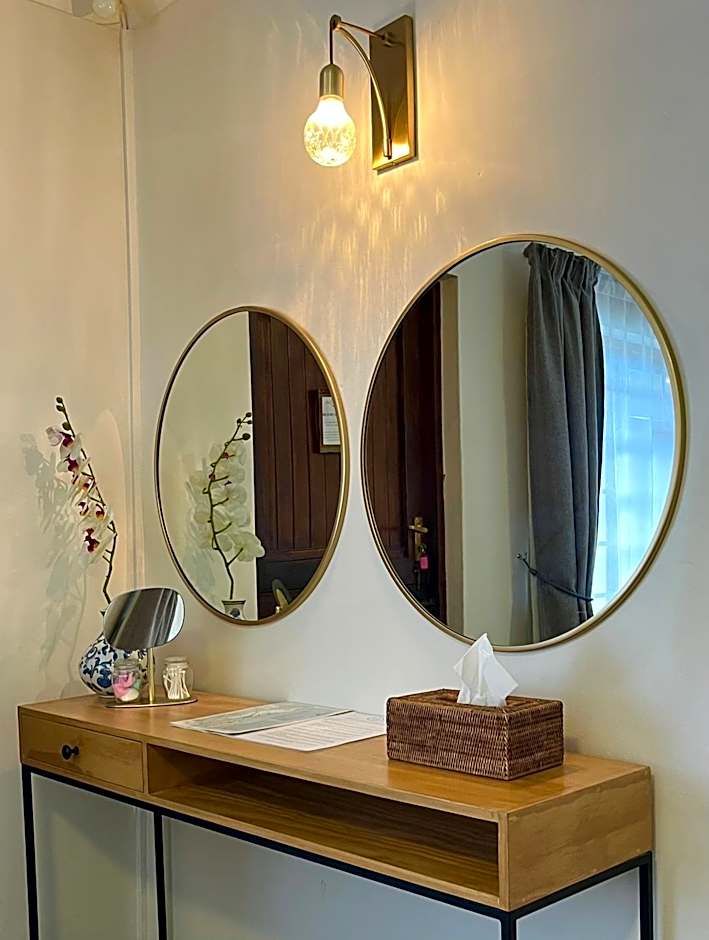 Dolphin Circle Bed and Breakfast