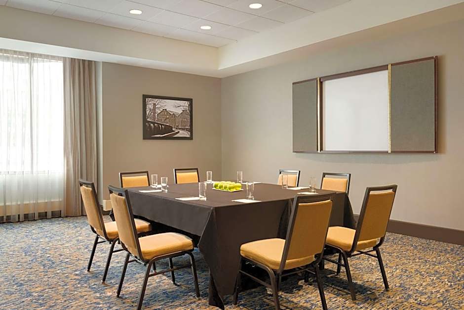 Embassy Suites By Hilton Boston Waltham