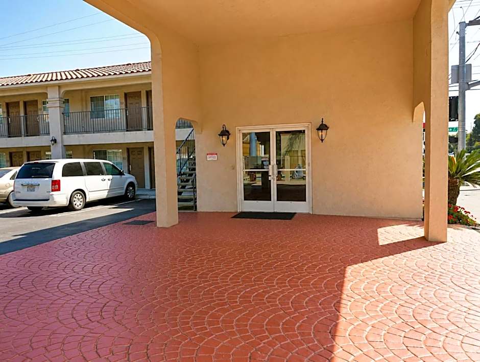 Burbank Inn and Suites
