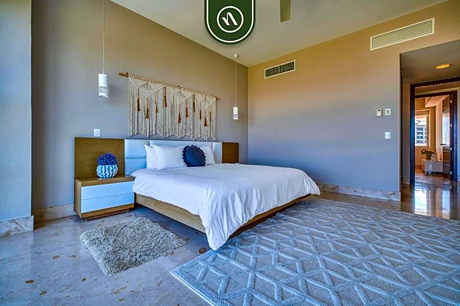 Amazing 2BR Condo with Pool and Access to VIDANTA