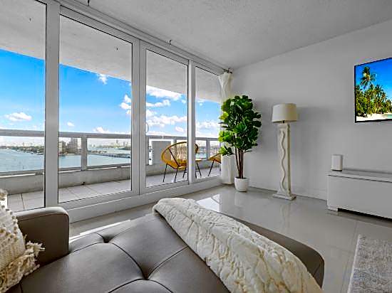 Bay Overlooking Condo with Balcony