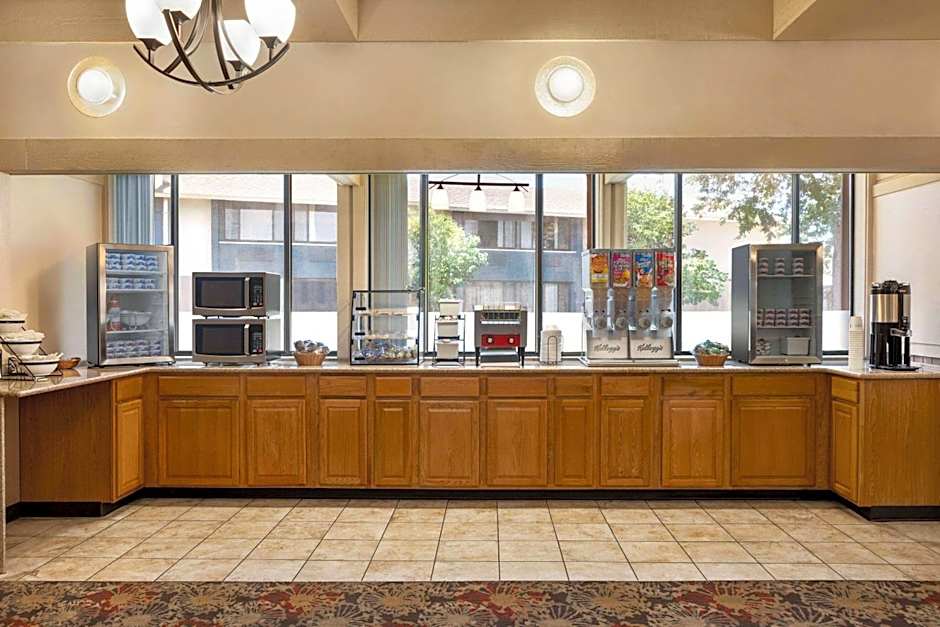 AmericInn by Wyndham La Crosse Riverfront-Conference Center