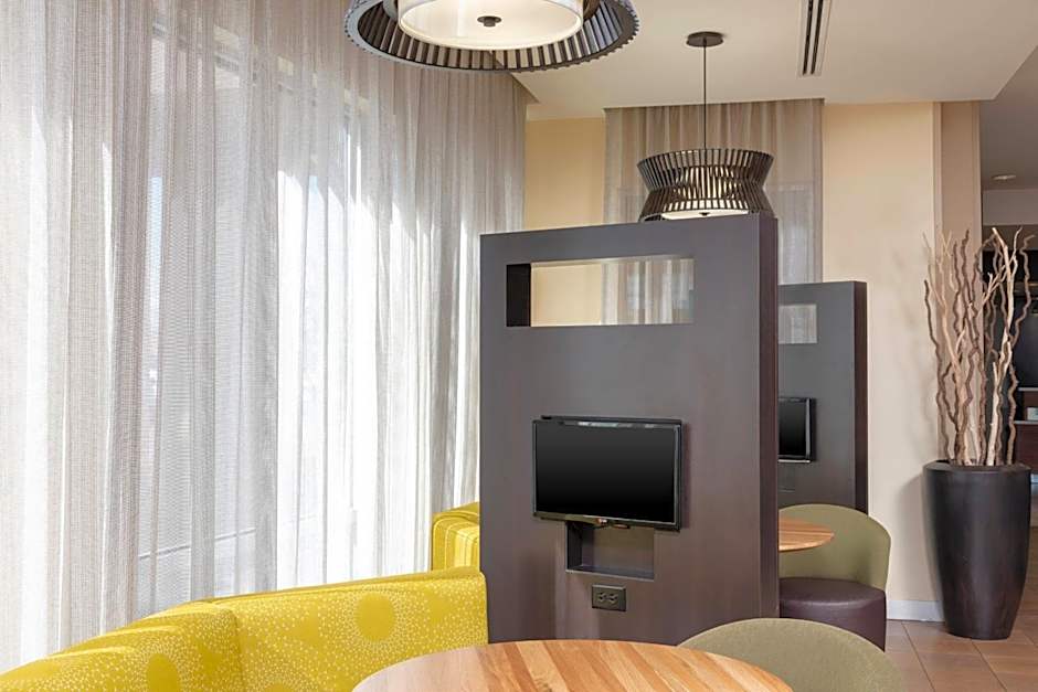 Courtyard by Marriott Milwaukee Airport