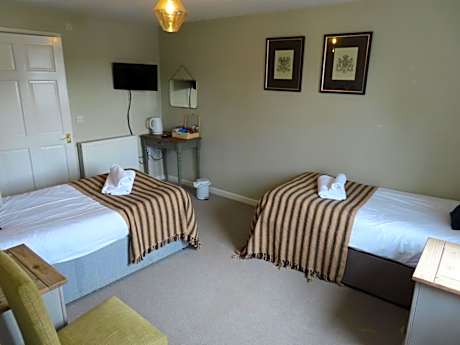 Twin Room with Private Bathroom