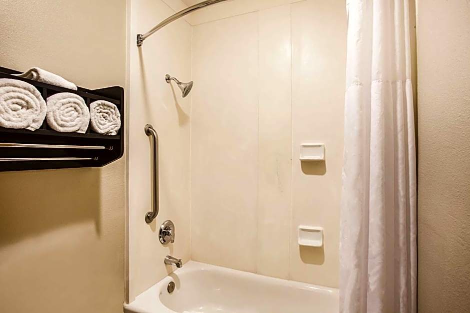 La Quinta Inn & Suites by Wyndham San Diego-Carlsbad