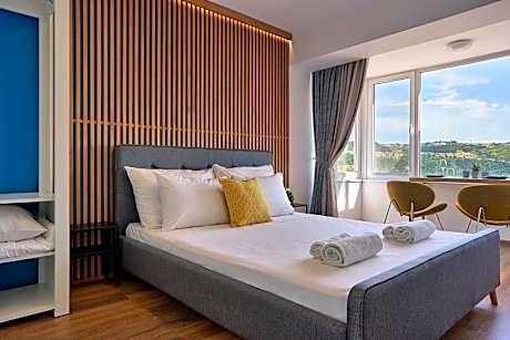Adel Apartments