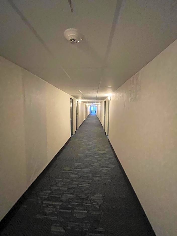 Mystic River Hotel & Suites